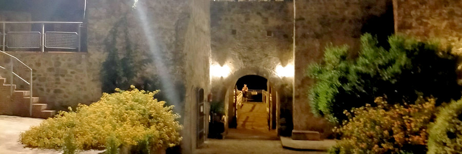 AGROPOLI. LA GRANDE SOEUR DE PAESTUM. La ville construite sur les collines, pour des raisons de sécurité à l'époque. <br><small>Aout 2023</small>